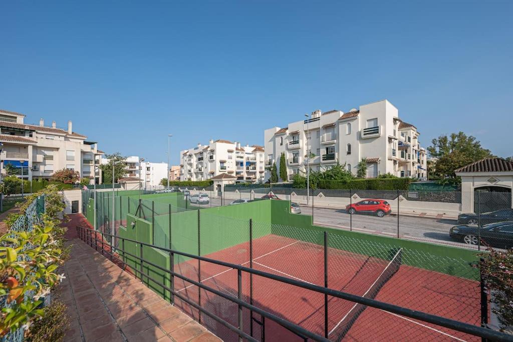 Flat -puerto Banus -6 A 8 Persons-pool-parking Appartement Marbellac