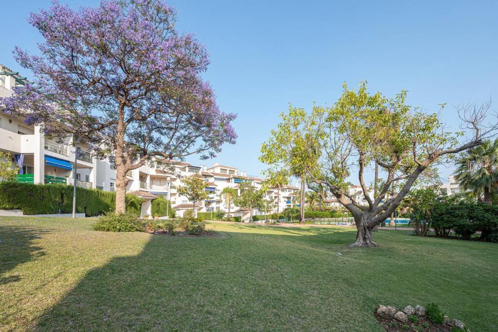 Flat -puerto Banus -6 A 8 Persons-pool-parking Appartement