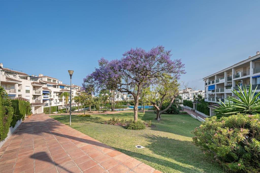 Flat -puerto Banus -6 A 8 Persons-pool-parking Appartement Marbellac
