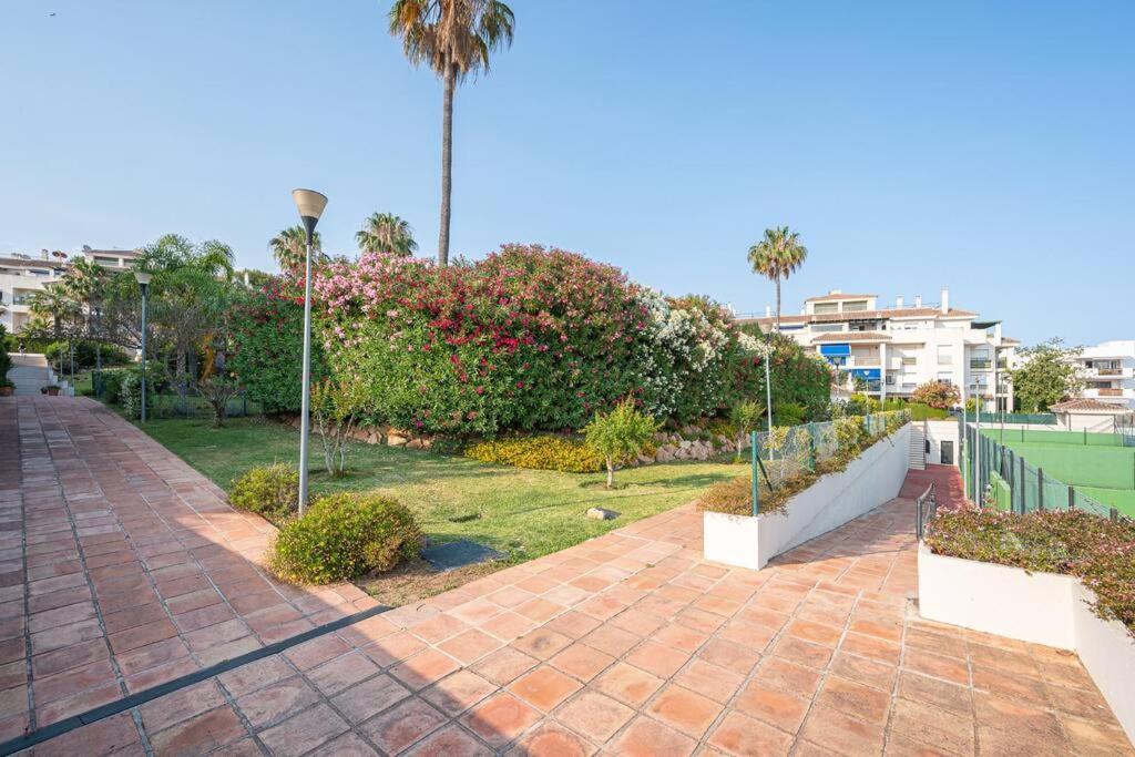 Flat -puerto Banus -6 A 8 Persons-pool-parking Appartement Marbellac